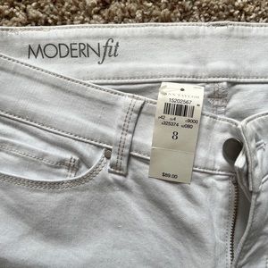 BRAND NEW. Ann Taylor Modern Fit White Jeans, Size 8